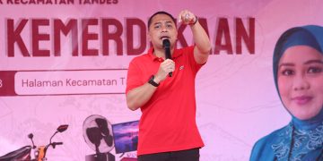 Wali Kota Surabaya eri cahyadi membuka acara Jalan Sehat Kemerdekaan di kecamatan Tandes Minggu 278 Dok LINES