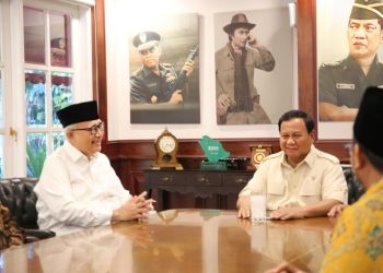 Ketua Umum DPP LDII KH Chriswanto Santoso dan jajarannya menemui Menteri Pertahanan Prabowo Subianto di kantor Kementerian Pertahanan, Jakarta.