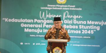 Ketum DPP LDII saat membuka webinar bertajuk Kedaulatan Pangan dan Gizi Guna Mewujudkan Generasi Penerus Bebas Stunting menuju Indonesia Emas 2045 Foto LINES