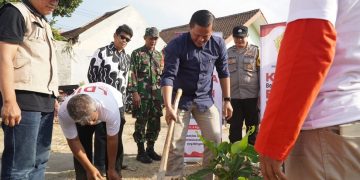 Jelang HUT ke 78 Republik Indonesia LDII Kota Kediri mengadakan kegiatan kerja bakti dengan tema Kerja Bersama Bakti untuk Negeri pada Jumat 48