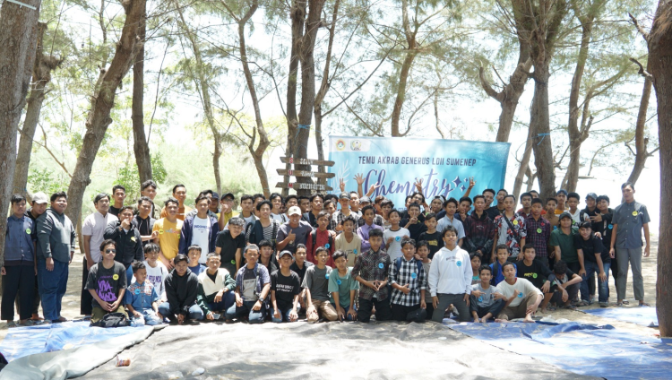 Pemuda pemudi LDII se Kabupaten Sumenep mengikuti kegiatan temu akrab di Pantai Lombang pada Minggu 179