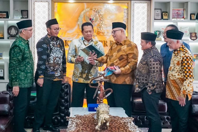 ldiidpr ri | LDII JAWA TIMUR Ketua MPR RI Bambang Soesatyo menerima kunjungan Ketua Umum DPP LDII KH Chriswanto Santoso beserta jajarannya di Komples Widya Chandra Kebayoran Baru Jakarta Selasa 1710 Foto LINES