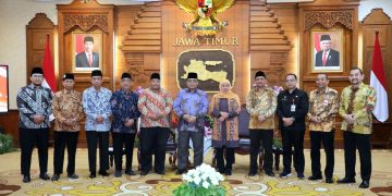 Jajaran DPW LDII Jawa Timur diterima audiensi Gubernur Khofifah Indar Parawansa di Gedung Negara Grahadi Surabaya Kamis 1910 Dok LINES