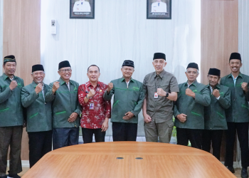 Pengurus DPD LDII Kabupaten Bangkalan menemui Pj. Bupati Arief M. Edie, pada Jumat (3/11) siang di Kantor Bupati Bangkalan. Dok: LINES.