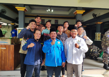 Pemuda LDII bersama organisasi kepemudaan Dewan Pengurus Kewilayahan Komite Nasional Pemuda Indonesia (DPK KNPI) Kecamatan Waru menggelar apel dan mendeklarasikan Pemilu Damai, Minggu (10/12). Dok: LINES.