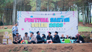 Pondok Pesantren Mahasiswa (PPM) Malang Raya menggelar Festival Santri Soleh (FSS) 2023 di Coban Parang Tejo Rojocamp, Jumat (29/12). Dok: LINES.