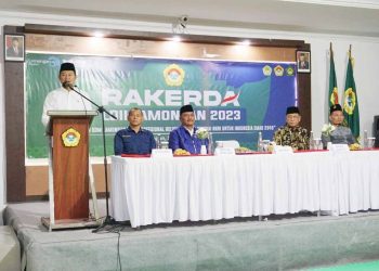 Bupati Lamongan Yuhronur Efendi membuka Rapat Kerja Daerah (Rakerda) LDII Lamongan di RM Aqiilah Lamongan, Sabtu (30/12). Dok: LINES.