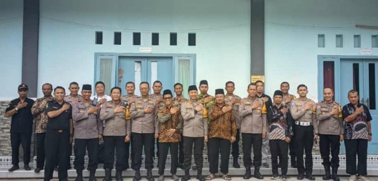Kapolres Bojonegoro AKBP Mario Prahatinto berkunjung ke Kantor DPD LDII Kabupaten Bojonegoro pada Kamis 2812 Dok LINES