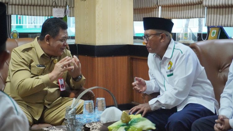 Audiensi Kepala Dinas Tenaga Kerja dan Transmigrasi Disnakertrans Jawa Timur Sigit Priyanto dengan pengurus DPW LDII Jawa Timur | LDII JAWA TIMUR Audiensi Kepala Dinas Tenaga Kerja dan Transmigrasi Disnakertrans Jawa Timur Sigit Priyanto dengan pengurus DPW LDII Jawa Timur