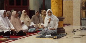 Bupati Banyuwangi Ipuk Fiestiandani Azwar Anas mengunjungi melaksanakan Safari Ramadan bersama warga LDII di Masjid Thoriqul Jannah Sukorejo Banyuwangi Jumat 223 Dok LINES