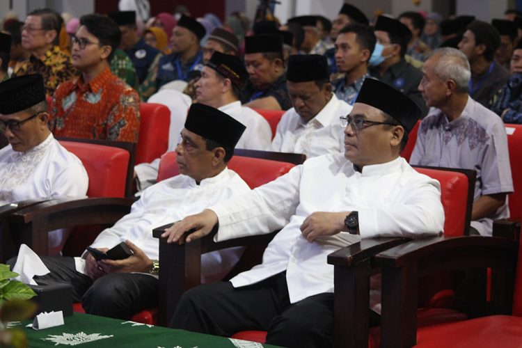 Ketua DPW LDII Jawa Timur KH Moch Amrodji Konawi kanan saat menghadiri silaturahim PW Muhammadiyah Jatim di i Auditorium Universitas Muhammadiyah Sidoarjo Sabtu 163 Dok LINES