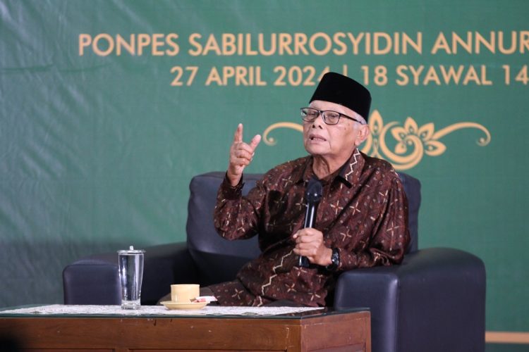 Ketua Umum MUI Pusat KH Muhammad Anwar Iskandar mengisi tausiyah kebangsaan di silaturahim Syawal DPW LDII Jawa Timur Dok LINES