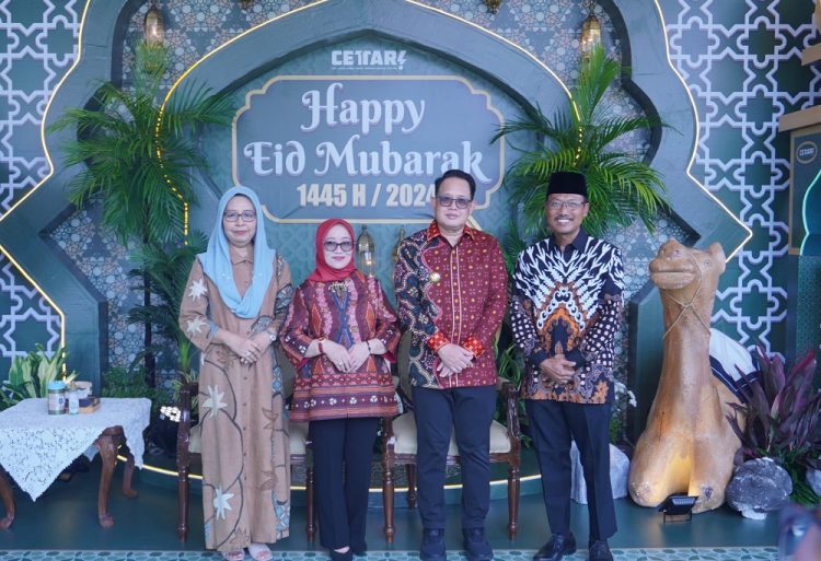 Wakil Ketua DPW LDII Jawa Timur Maun kanan hadiri halalbihalal Pemprov Jatim di Grahadi Kamis 184 Dok LINES