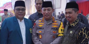 Ketua DPW LDII Jawa Timur KH Moch Amrodji Konawi kiri bersama Kapolri Sulistyo Sigit Probowo seusai Safari Ramadan di Mapolda Jatim Kamis 44 Dok LINES
