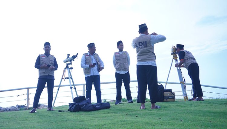 TIm rukyatul hilal DPW LDII Jawa Timur pantau hilal di Markaz Tanjung Kodok Kan=bupaten Lamongan Selasa 94Dok LINES