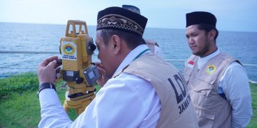 Tim rukyatul hilal DPW LDII Jatim pantau hilal di Markaz Tanjung Kodok Lamongan Selasa 94 Dok LINES