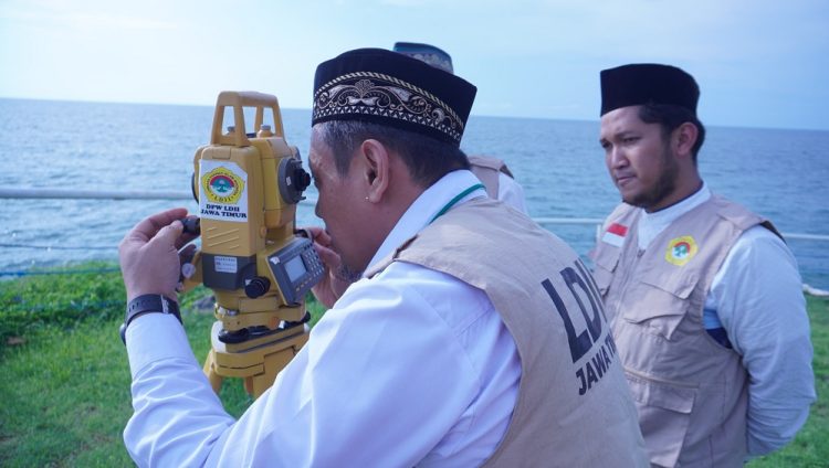 Tim rukyatul hilal DPW LDII Jatim pantau hilal di Markaz Tanjung Kodok Lamongan Selasa 94 Dok LINES