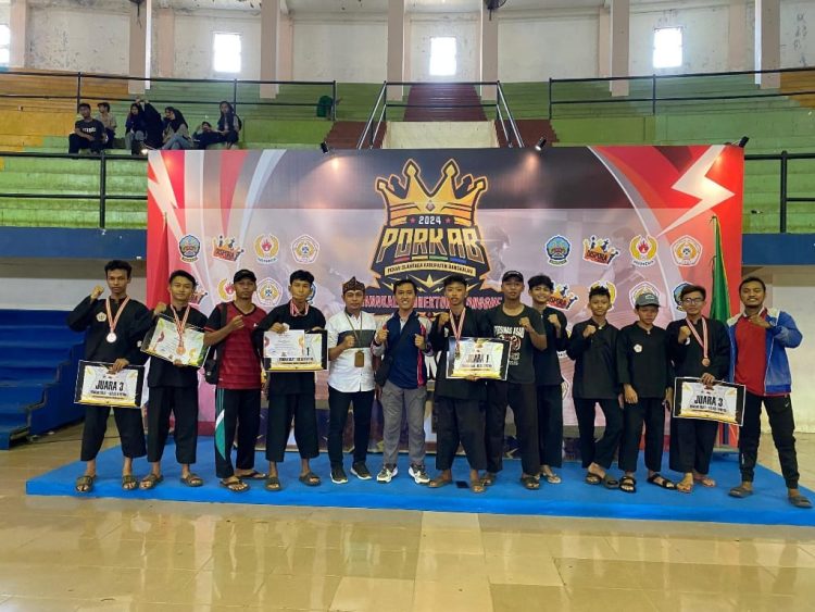 Atlet Persinas ASAD Bangkalan meraih medali pada cabang olahraga cabor Pencak Silat di Pekan Olahraga Kabupaten Porkab 2024 Rabu 85 Dok LINES