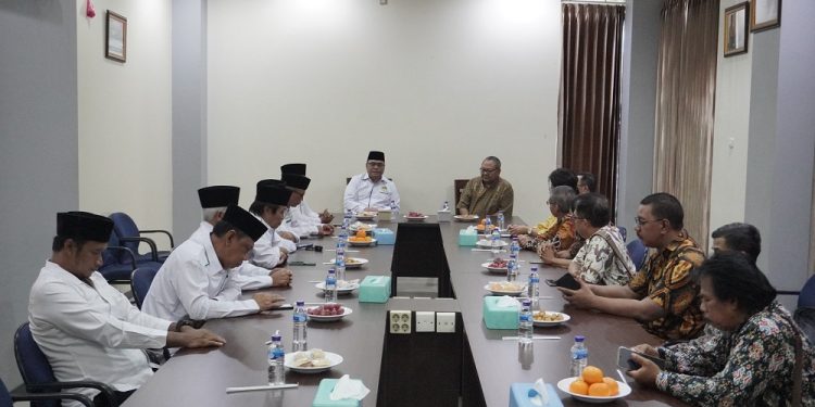 Jajaran DPW LDII Jawa Timur menerima kunjungan Komisi Pengembangan Hubungan Umat Beragama dan Bermasyarakat (PHUBB) Keuskupan Surabaya, pada Rabu (1/5). Dok: LINES.