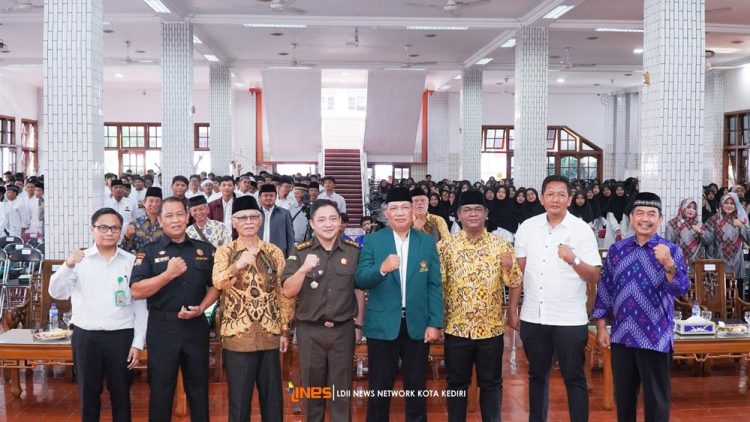 Ponpes Wali Barokah dan LDII Kediri Bekali Ratusan Santri Tentang Kesadaran Hukum