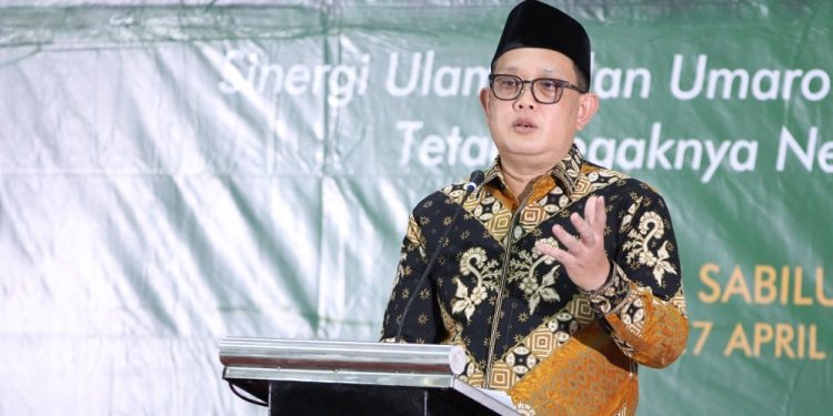 Penjabat (PJ) Gubernur Jawa Timur Adhy Karyono sampaikan para ulama berperan dalam menyukseskan pembangunan di wilayah itu. Salah satunya, dengan mengkomunikasikan program kerja pemerintah Jawa Timur. Dok: LINES.