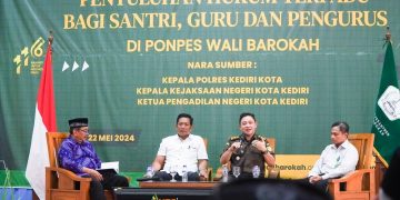 Ponpes Wali Barokah dan LDII Kota Kediri menggelar Penyuluhan Hukum Terpadu kepada ratusan santri guru dan pengurus Ponpes Wali Barokah Kediri Rabu 225 Dok LINES