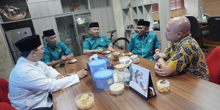 Pengurus Provinsi (Pengprov) Persinas ASAD Jawa Timur (Jatim) menemui Kepala Biro Administrasi Pimpinan Setda Provinsi (Adpim Setdaprov) Pulung Chausar, pada Selasa (7/5). Dok: LINES.