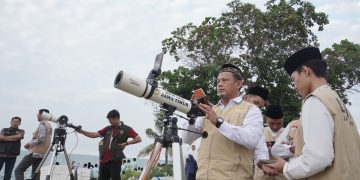 Tim Rukyatul Hilal LDII Jawa Timur memantau hilal awal Zulhijah 1445 H di Markaz Tanjung Kodok Lamongan Jumat 76 Dok LINES