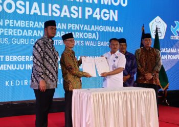 Badan Narkotika Nasional (BNN) Kota Kediri dan Pondok Pesantren (Ponpes) Wali Barokah menandatangani perjanjian kerja sama (MoU) terkait pencegahan narkoba pada Rabu (17/7). Dok: LINES.