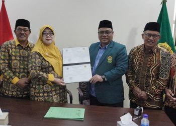DPW LDII Jawa Timur jalin kerjasama STIEKN Jayanegara Tamansiswa terkait program Rekognisi Pembelajaran Lampau (RPL). Penandatangan Nota Kesepahaman tersebut ditandatangani di Kantor DPW LDII Jawa Timur, Senin (1/7). Dok: LINES.