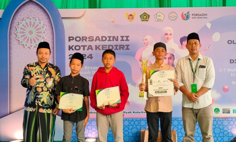 Santri Madrasah Diniyyah Madin Wali Barokah M Safa Zidna Ilma Al Mahzumi meraih juara 1 Lomba Lari Cepat 100 m kategori putra pada Pekan Olahraga dan Seni Antar Diniyah Porsadin II Kota Kediri Dok LINES