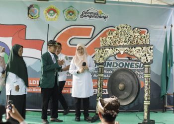 Bupati Banyuwangi Ipuk Fiestiandani Azwar Anas membuka Perkemahan Akhir Tahun Ajaran Cinta Alam Indonesia (Permata CAI) ke-45 di Bumi Perkemahan Wisata Waduk Sidodadi, Glenmore, Rabu (10/7). Dok: LINES.