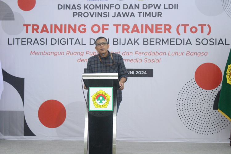 Ketua Biro Komunikasi Informasi dan Media KIM DPW LDII Jawa Timur Ludhy Cahyana sampaikan media sosial menyebabkan berkurangnya kemampuan menyaring informasi self censorship pada generasi muda Sabtu 296 Dok LINES