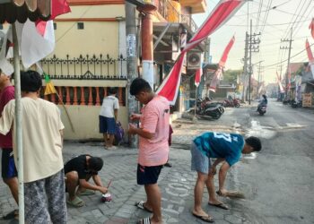 Warga LDII Medaeng Gotong Royong Sambut HUT RI ke-79