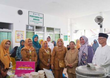 Posyandu Seruni yang berada di lingkungan Pondok Pesantren (Ponpes) Wali Barokah menerima kunjungan Ketua TP PKK Kota Kediri Hj. Faiqoh Qowimuddin (dua dari kanan).