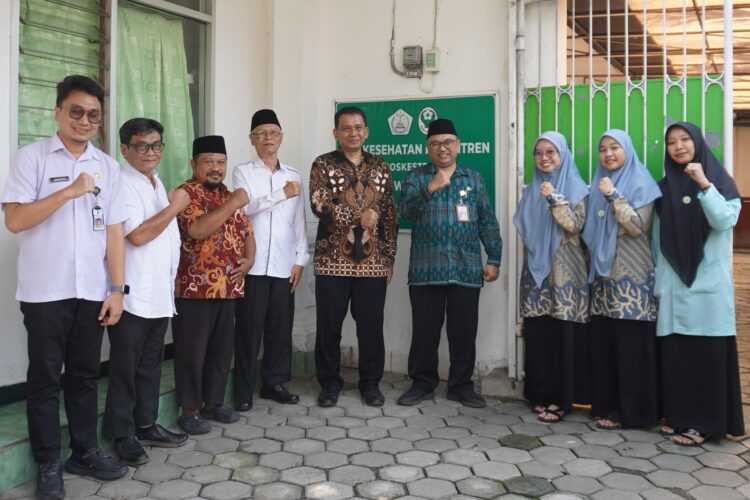 Prof Erwin juga memuji poskestren Ponpes Wali Barokah dengan mengimplementasikan Perda tentang Integrasi Layanan Primer ILP yang sudah berbasis siklus hidup Dok LINES