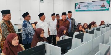 Direktur Jenderal Pendidikan Islam Dirjen Pendis Kementerian Agama RI Prof Suyitno meninjau pelaksanaan UAN di PKPPS Ponpes Wali Barokah Kediri pada Sabtu 194 Dok LINES