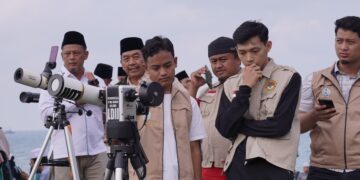 Tim Rukyatul Hilal LDII Jawa Timur bersama sejumlah ormas Islam melaksanakan pemantauan hilal awal Ramadan 1446 Hijriyah di Markaz Tanjung Kodok Lamongan Jumat 282 Dok LINES