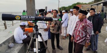 LDII Bangkalan bersama Ormas Islam lainnya pantau hilal awal Ramadhan di Pantai Gebang Bangkalan pada Jumat petang 282 DokLINES