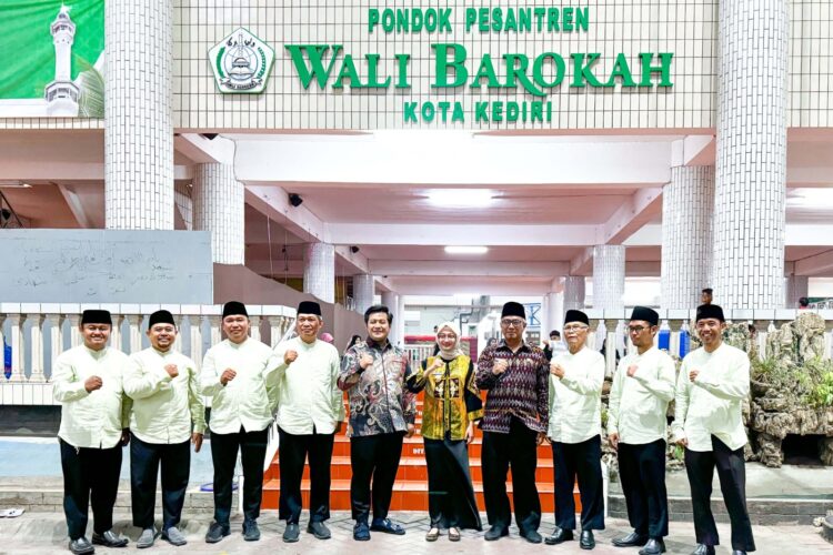 Wali Kota Kediri Vinanda tengah berkunjung ke Pondok Pesantren Ponpes Wali Barokah Kota Kediri pada Kamis 104 Dok LINES