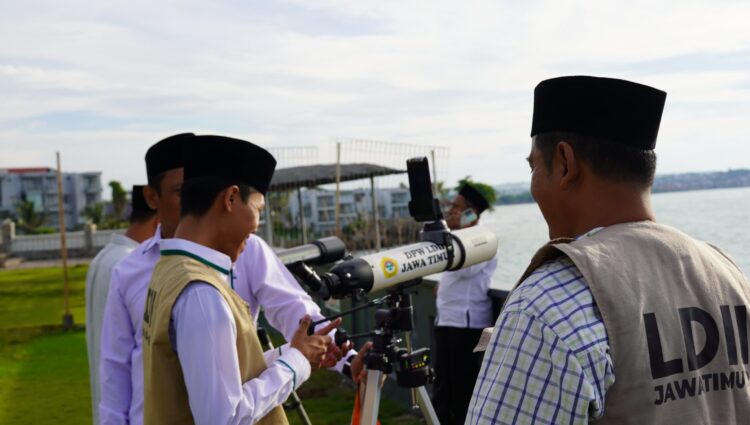 Pemantauan hilal di Pantai Tanjung Kodok Lamongan oleh Tim Rukyatul Hilal DPW LDII Jawa Timur 29 Maret 2025 Dok LINES