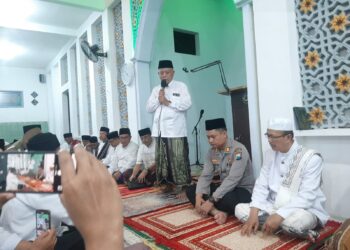 Bupati Malang M. Sanusi bersama jajaran Forkopimda menghadiri kegiatan Shalat Subuh Keliling yang digelar di Masjid Al Muqorrobin, Desa Rembun, Kecamatan Dampit, Jumat (16/5). Dok: LINES.