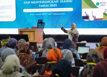 Pengurus DPP LDII Dian Alia Putri dalam Pelatihan Tim Pencegahan dan Penanggulangan Kekerasan (TPPK) yang digelar pada Sabtu (24/5), di Pondok Pesantren Wali Barokah Kota Kediri. Dok: LINES.