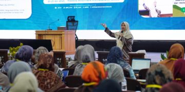 Pengurus DPP LDII Dian Alia Putri dalam Pelatihan Tim Pencegahan dan Penanggulangan Kekerasan TPPK yang digelar pada Sabtu 245 di Pondok Pesantren Wali Barokah Kota Kediri Dok LINES