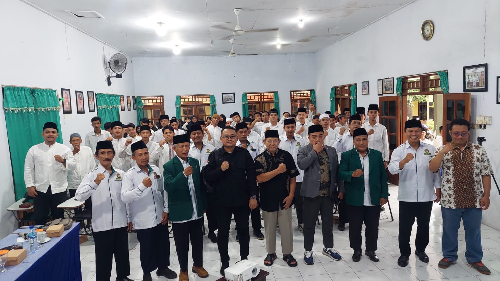 Kejaksaan Negeri (Kejari) Banyuwangi mengajak santri LDII untuk menekankan pentingnya literasi hukum bagi santri agar terhindar dari pelanggaran yang kerap terjadi di media sosial. Dok: LINES.