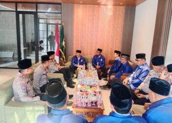 Kapolres Lamongan AKBP Agus Dwi Suryanto didampingi Pejabat Utama Polres, menggelar audiensi dengan pengurus DPD LDII Lamongan pada Rabu (14/5). Polres Lamongan dan Pengurus LDII memperkuat sinergi dalam menjaga keamanan dan ketertiban masyarakat (Kamtibmas) untuk mencegah konflik. Dok: LINES.