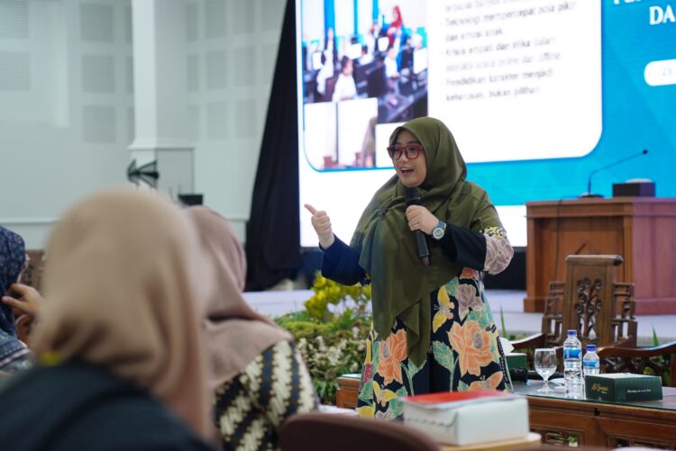 Ketua DPP LDII Bidang Pemberdayaan Perempuan dan Kesejahteraan Keluarga PPKK Siti Nurannisaa Paramabekti menekankan pentingnya aturan dan kebijakan yang jelas sebagai landasan pencegahan terjadinya kekerasan di lingkungan sekolah maupun pesantren Dok LINES
