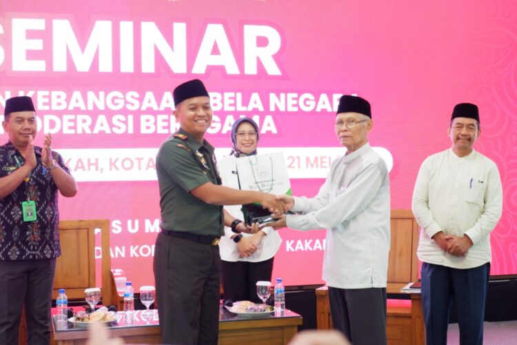 Komandan Kodim Kediri Santri Garda Terdepan Bela Negara | LDII JAWA TIMUR Komandan Kodim 0809 Kediri Letkol Inf Ragil Jaka Utama bekali santri Wali Barokah dengan Wawasan Kebangsaan Bela Negara dan Moderasi Beragama pada Rabu 215 Dok LINES