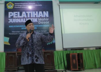 Ketua DPP LDII Rulli Kuswahyudi, menyatakan bahwa LDII perlu memperkuat komunikasi publiknya. Ia berharap peserta Pelatihan Jurnaslitik dapat memproduksi berita dan konten yang bermanfaat bagi masyarakat. Dok: LINES.