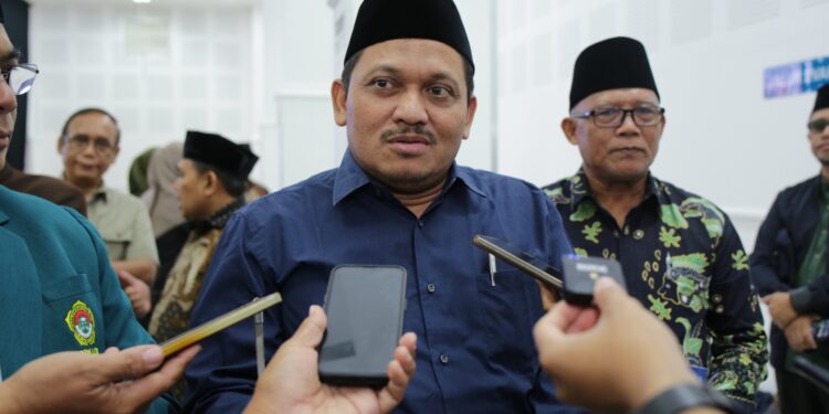 Kepala Unit Pelaksana Teknis Teknologi Informasi dan Komunikasi Pendidikan Dinas Pendidikan Provinsi Jawa Timur (UPT TIKP Dindik Jatim), Mustakim menghadiri Pelatihan Tim Pencegahan dan Penanganan Kekerasan (TPPK) di Pondok Pesantren Wali Barokah, Kediri, 23-25 Mei 2025. Ia menjadi salah satu narasumber yang memaparkan materi bertema "Strategi Penguatan Karakter Luhur Melalui Pendidikan". Dok: LINES.